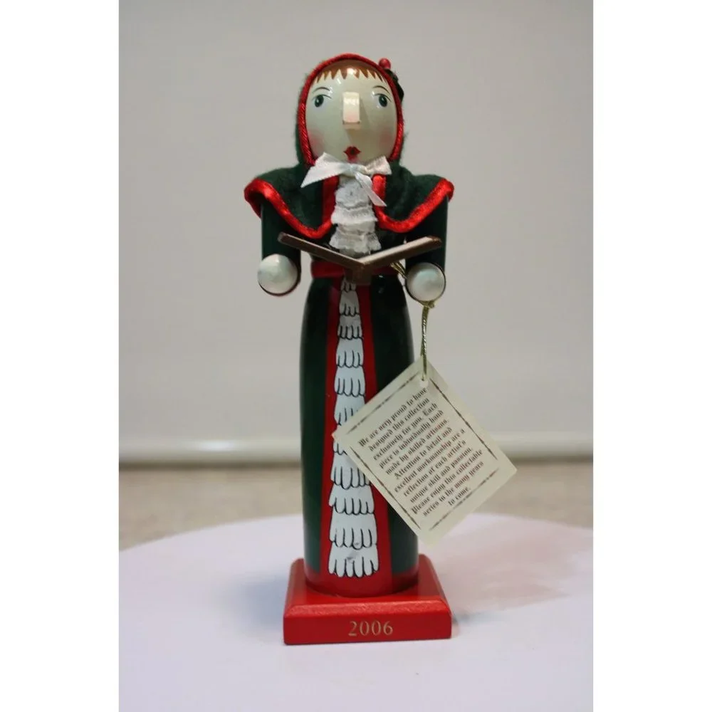 Nutcracker - Victorian Woman Caroler 8